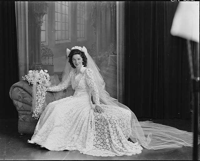 Mrs Fowler, Sydney, ca 1939-1945 - Sidney Riley Studios, Rozelle N.S.W (1939–45)