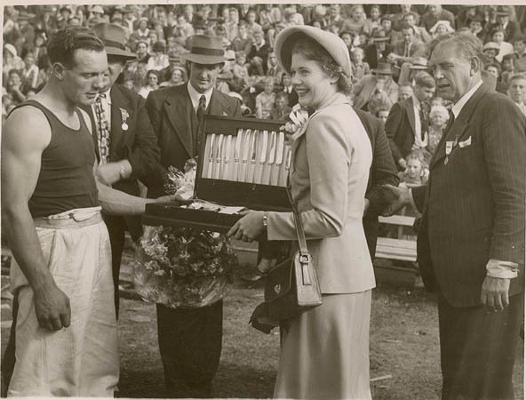 Woodchopper wins canteen of cutlery, Royal Easter Show, Sydney, 1951-1952 - Sam Hood, Moore Park (1951–52)