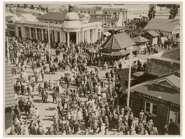 Crowd and pavilions, Royal Easter Show, Sydney, 1930s - Sam Hood, Moore Park
