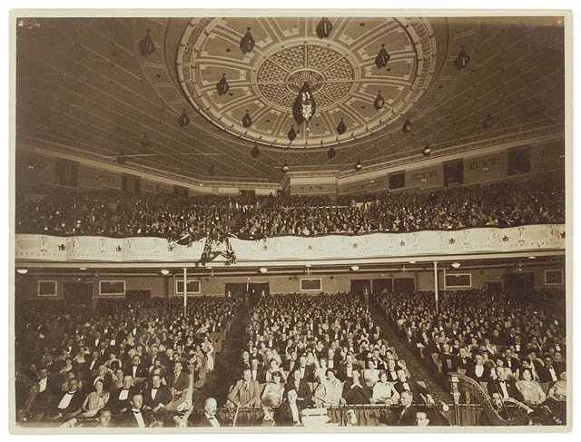 "Sunny" audience, Empire Theatre, Sydney, 1927 - by Sam Hood, Haymarket