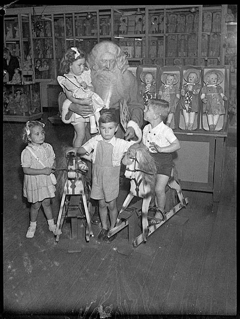 Santa Claus, Grace Bros, Broadway, Sydney, 27 November 1946 - by Sam Hood