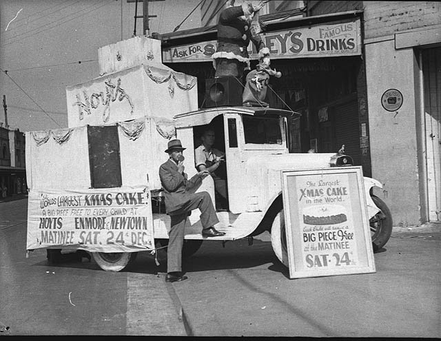 Enmore Theatre lorry - free Christmas cake to each child, Sat. matinee 24 Dec 1938 - by Sam Hood