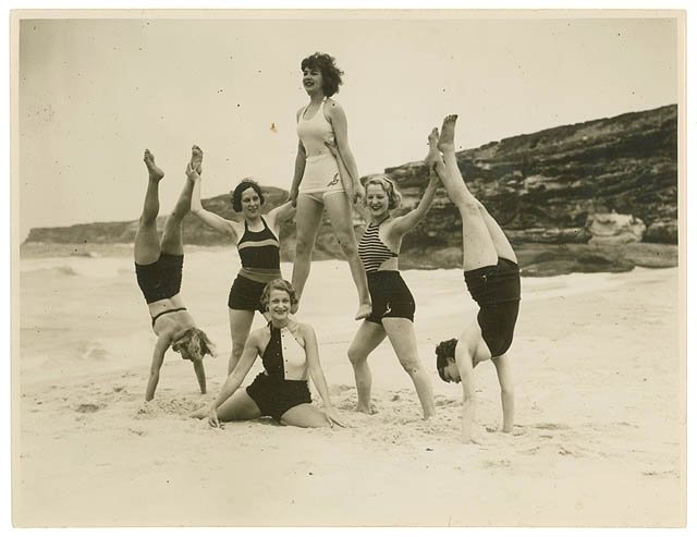 Theatre Royal chorus, Tamarama Beach, ca. 1938 - by Sam Hood, Sydney city centre (c. 1938)