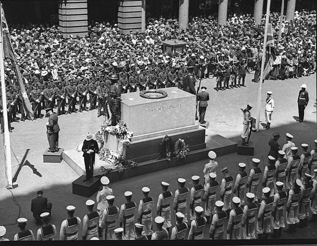Armistice Day ceremony at the Cenotaph, Sydney, 11 November 1938 - photograph by Sam Hood, Sydney city centre