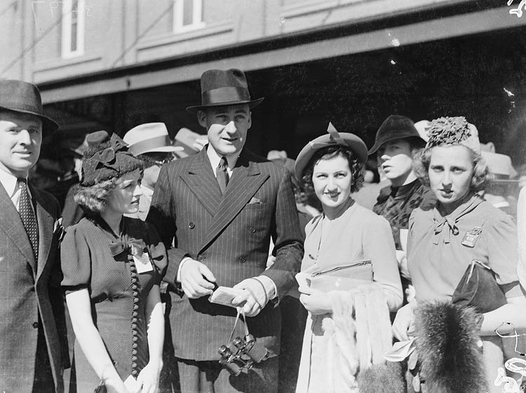 Men's and women's fashion, Sydney Cup, Randwick, 1937, March 1937 - Sam Hood