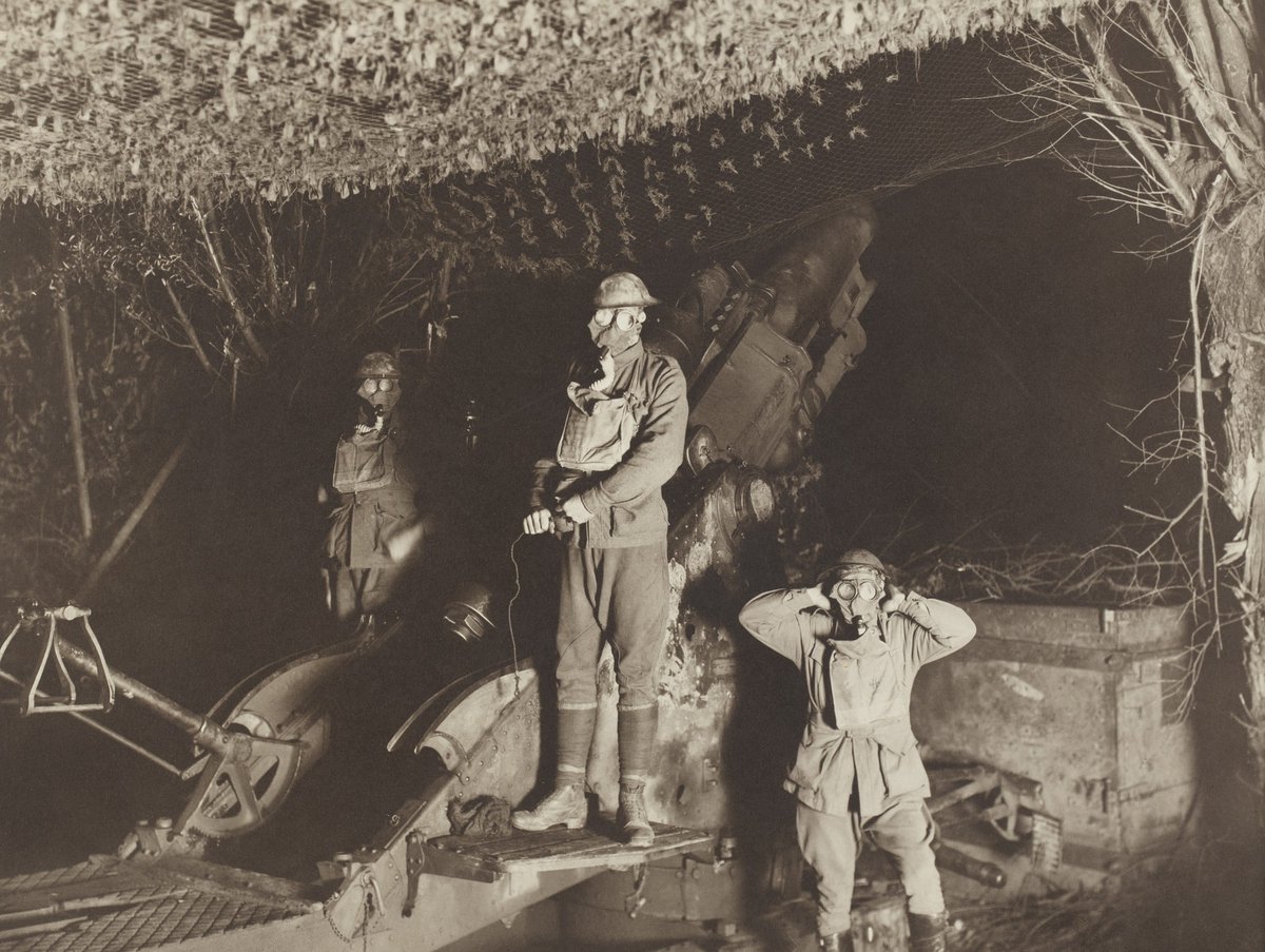 Surrounded by invisible death, Sydney city centre (1918)