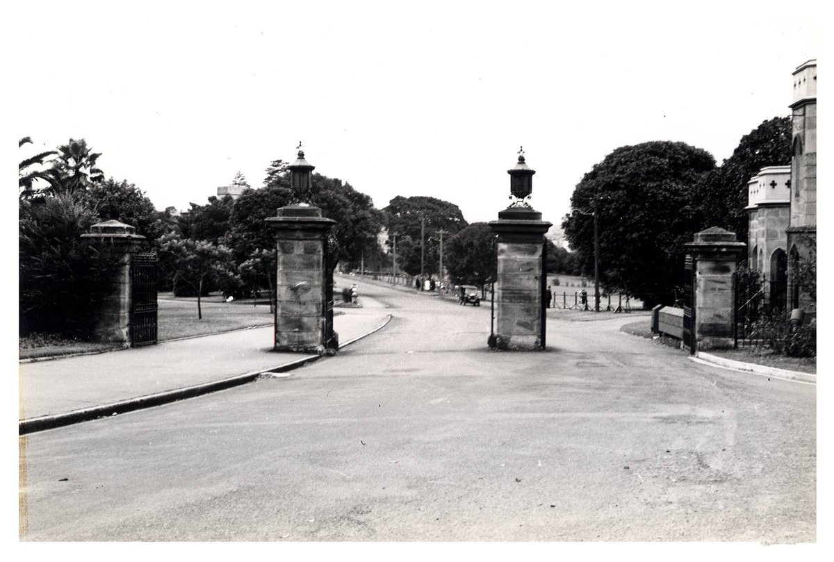 Royal Botanic Gardens Gates, Sydney city centre (1938)