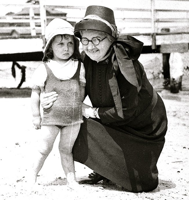 Salvation Army picnic Clifton Gardens cropped, Mosman (1936)