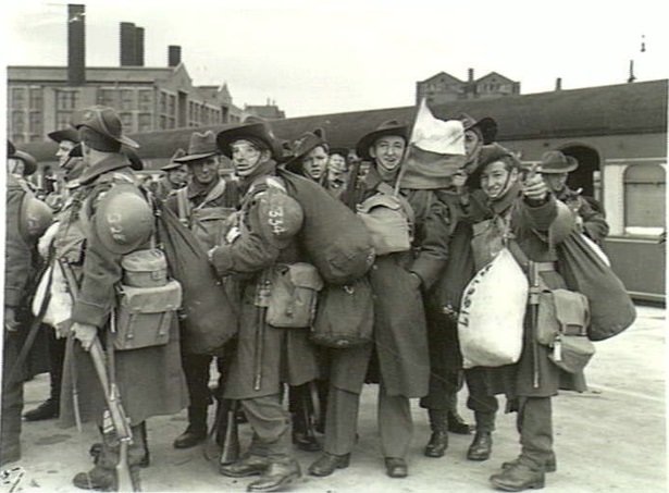 2-8th Australian Infantry Battalion reinforcements in Sydney 1941 (AWM photograph 010348)