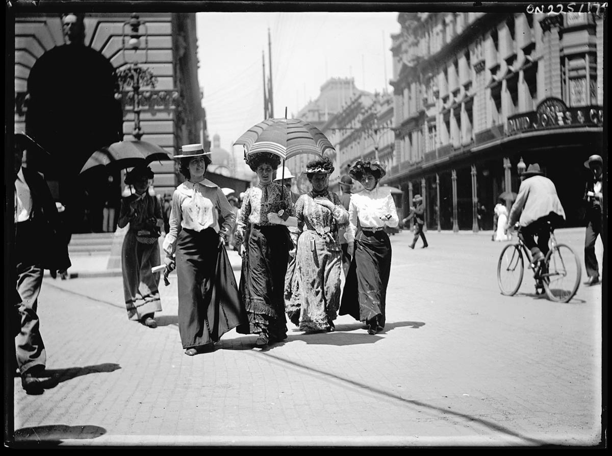 George Street pedestrians, c. 1900, Sydney city centre