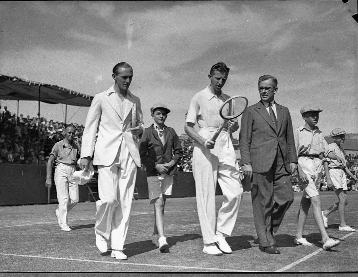 Tennis Umpire, players & ball boys, 16-12-1937, White City, Rushcutters Bay, NSW, Sam Hood