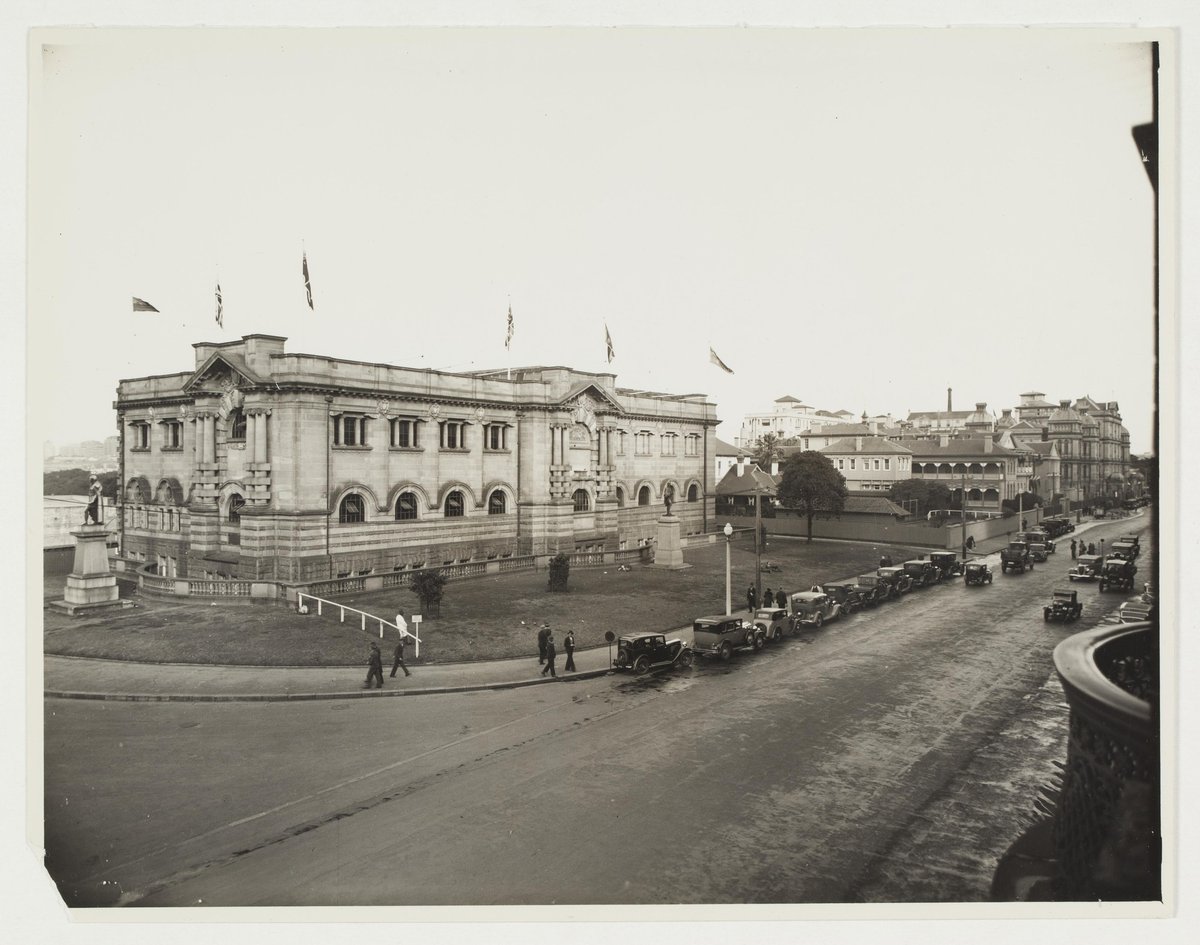 Exterior view of the Mitchell Library, 1935, Sydney city centre
