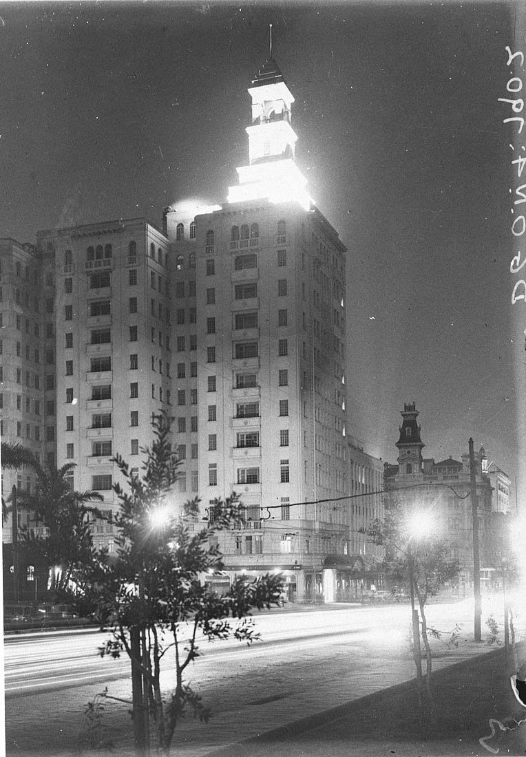 The T & G Building from Hyde Park, Sydney, ca. 1930 - photographer Sam Hood, Sydney city centre (c. 1930)