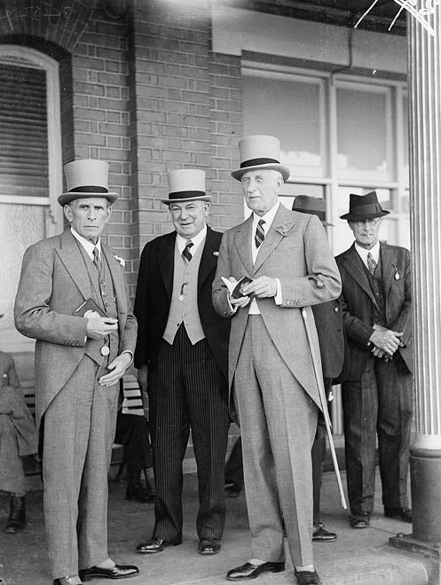 Men's and women's fashion, Sydney Cup, Randwick, 1937 , March 1937 Sam Hood from The State Library of New South Wales (c. 1900)