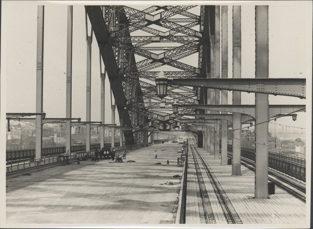 Completed deck of Harbour Bridge, 1932, Sydney Harbour
