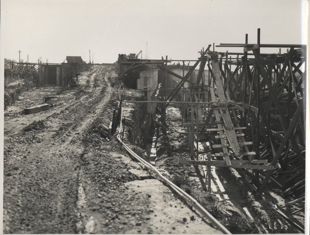 Construction of south approach to Sydney Harbour Bridge, 1929