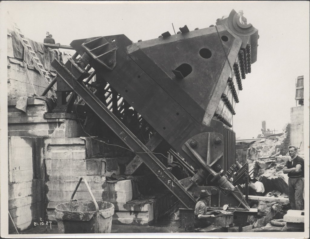 North pivot bearing for the Sydney Harbour Bridge, 1927