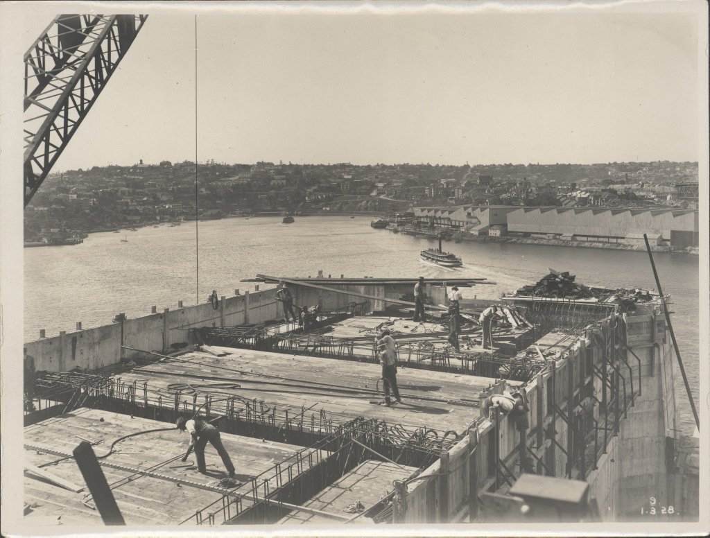 Construction of main platform to the southern approach of the Sydney Harbour Bridge, 1928