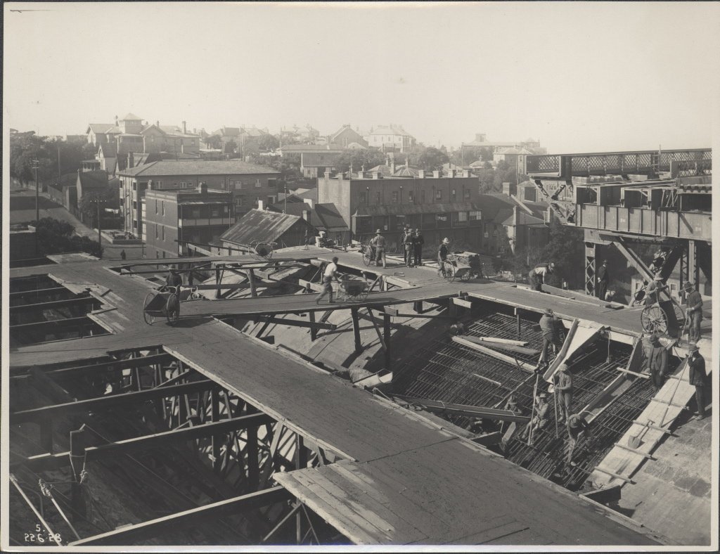 Laying concrete on the Sydney Harbour Bridge, 1928
