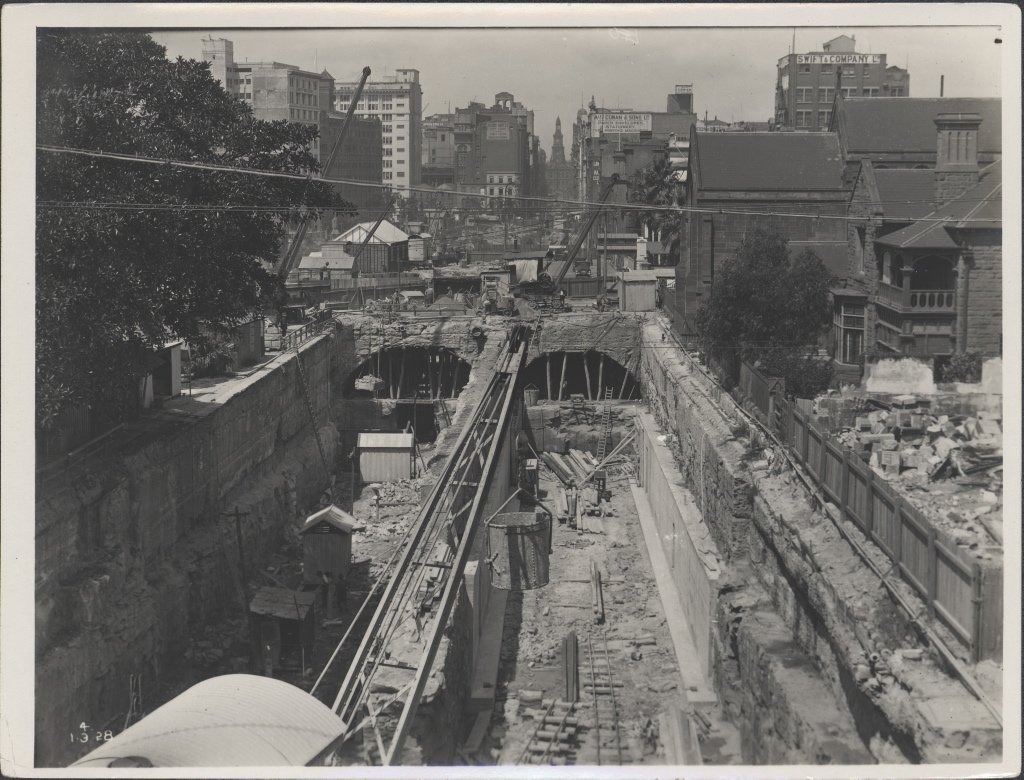 Construction of railway tunnels for the Sydney Harbour Bridge, 1928