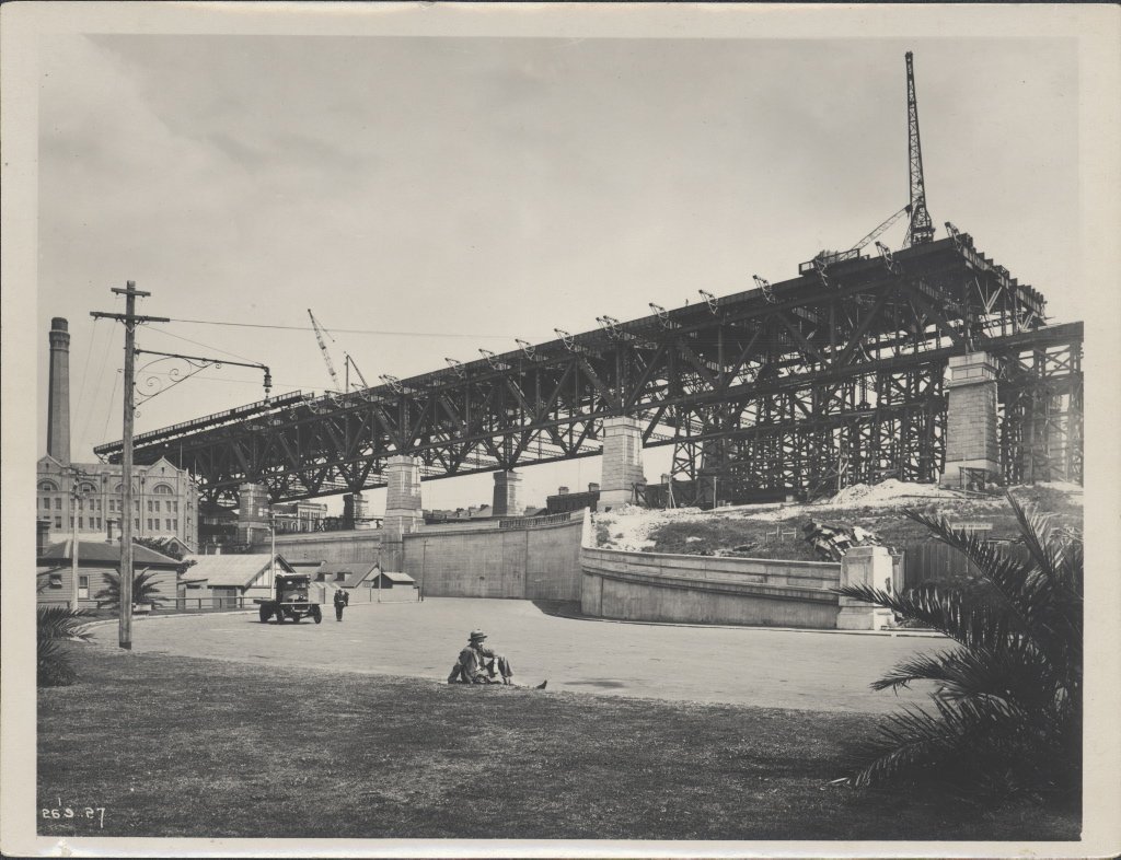 Construction of southern approach to the Sydney Harbour Bridge, 1927