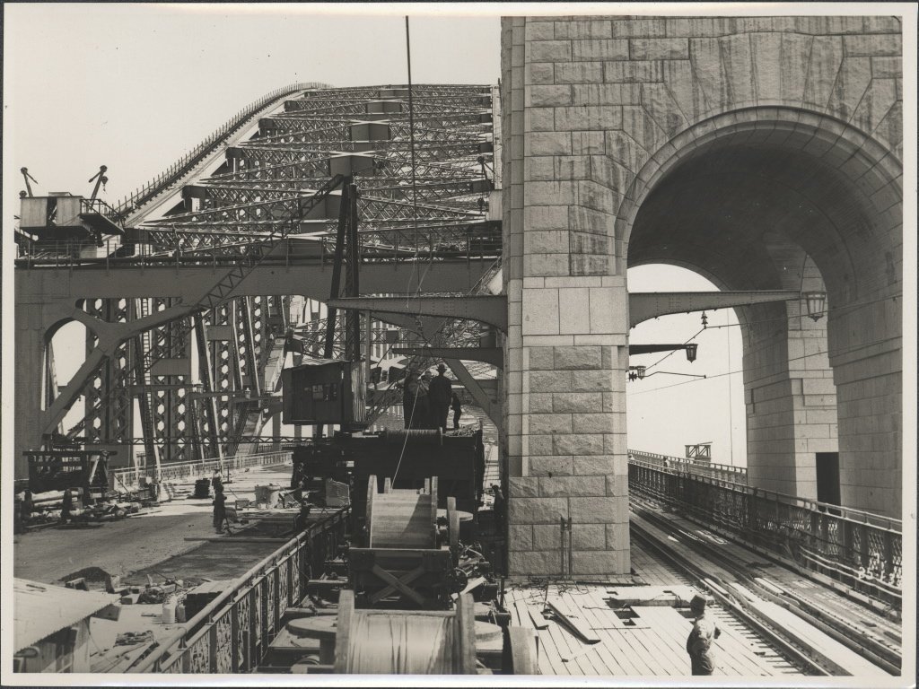 Unrolling electric cable, Harbour Bridge, 1932, Sydney Harbour