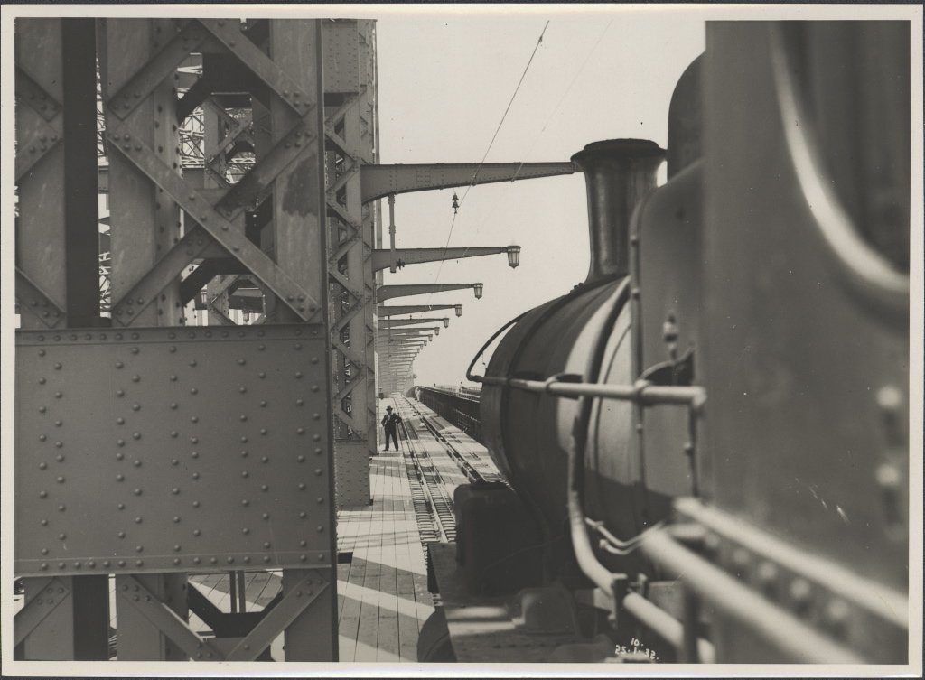 Steam train crossing the Harbour Bridge, 1932, Sydney Harbour
