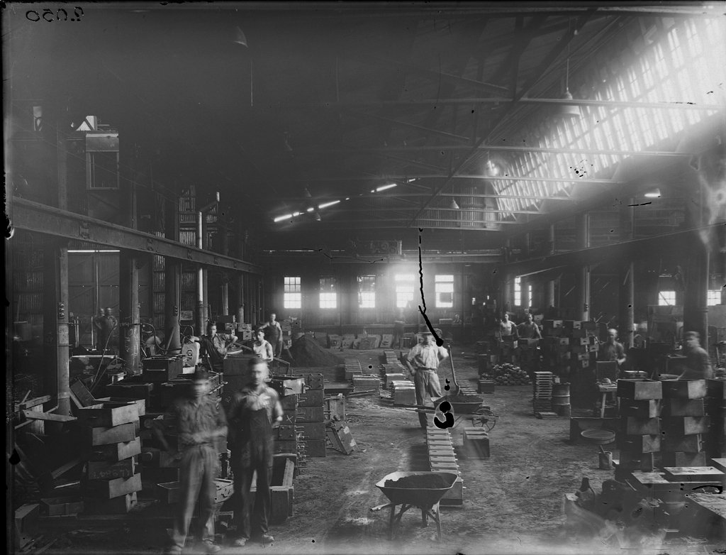 Clyde foundry with workmen (c. 1988)