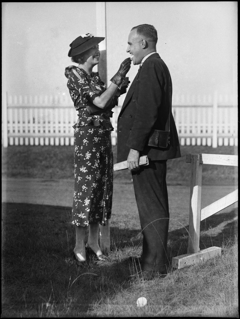 Man and woman at Warwick Farm racecourse (1934)