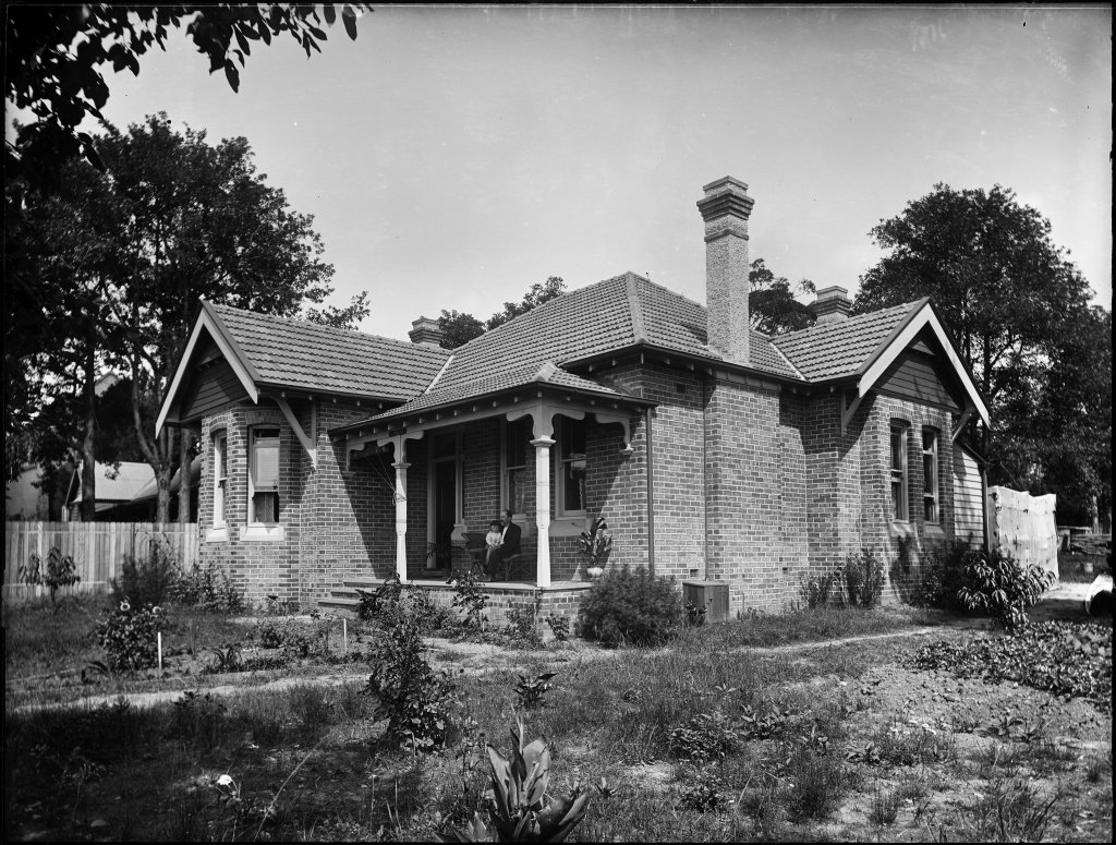 View of new suburban brick and tile bungalow, Sydney Street Willoughby, 1900