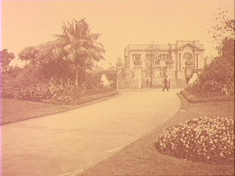 Sydney Botanic Garden Entrance, Sydney city centre (c. 1920)