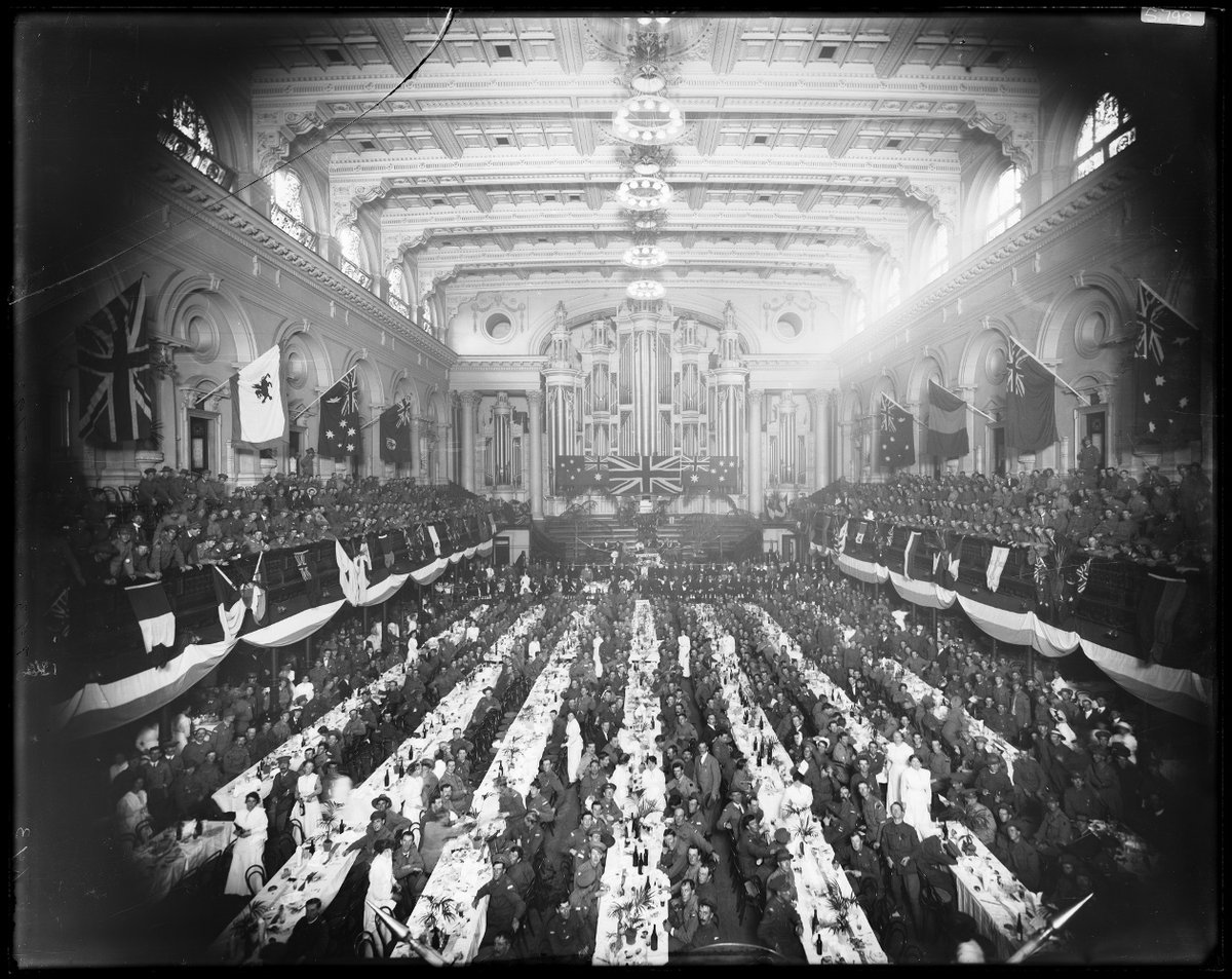 ANZAC Day 1916 dinner for returned soldiers, Town Hall, Sydney, Sydney city centre