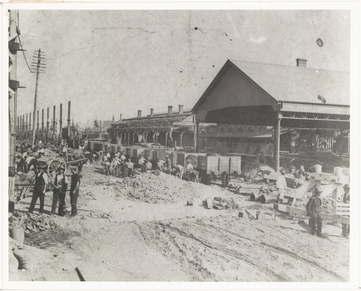 Demolishing second Sydney station at Devonshire Street end, Surry Hills (c. 1902)