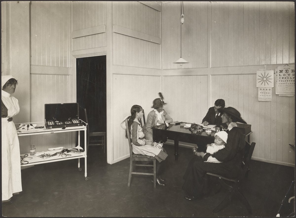 Doctor seeing patients at the General Treatment Clinic for School Children, Sydney (c. 1914)
