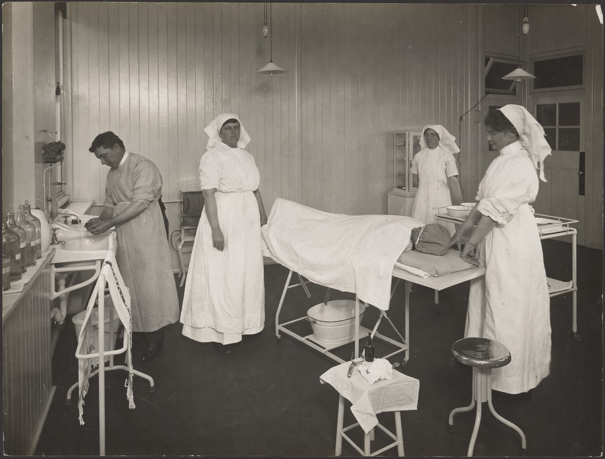 Patient undergoing surgery at the General Treatment Clinic for School Children, Sydney (1914)