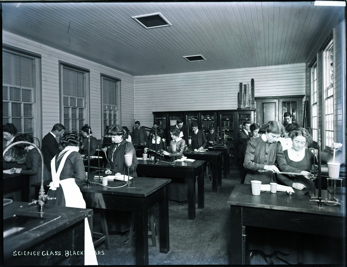 Science class Blackfriars, for the annual report, Sydney (c. 1911)