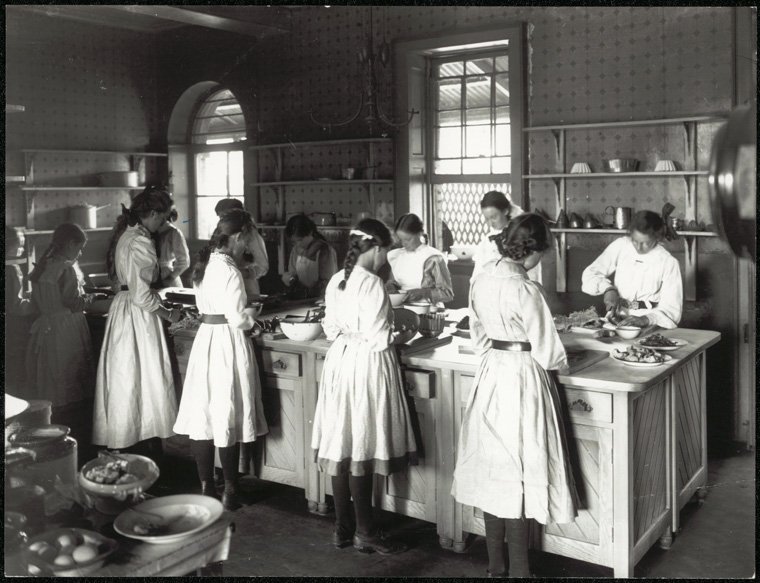 Fort Street Public School - (cookery class), Petersham (c. 1910)