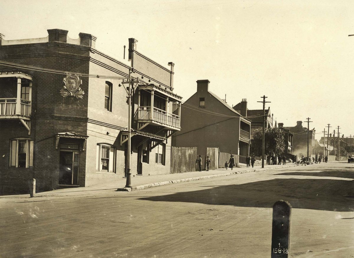 Looking up Blue Street from Walker Street. Field Office on left hand corner, North Sydney (1923?)
