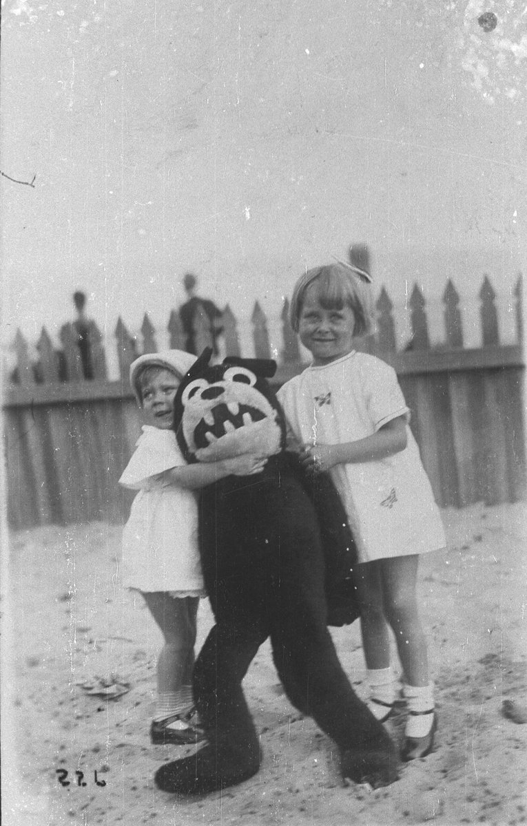 Felix the Cat toy - Nielsen Park Beach, Sydney, NSW, 1926, street photographer, Vaucluse