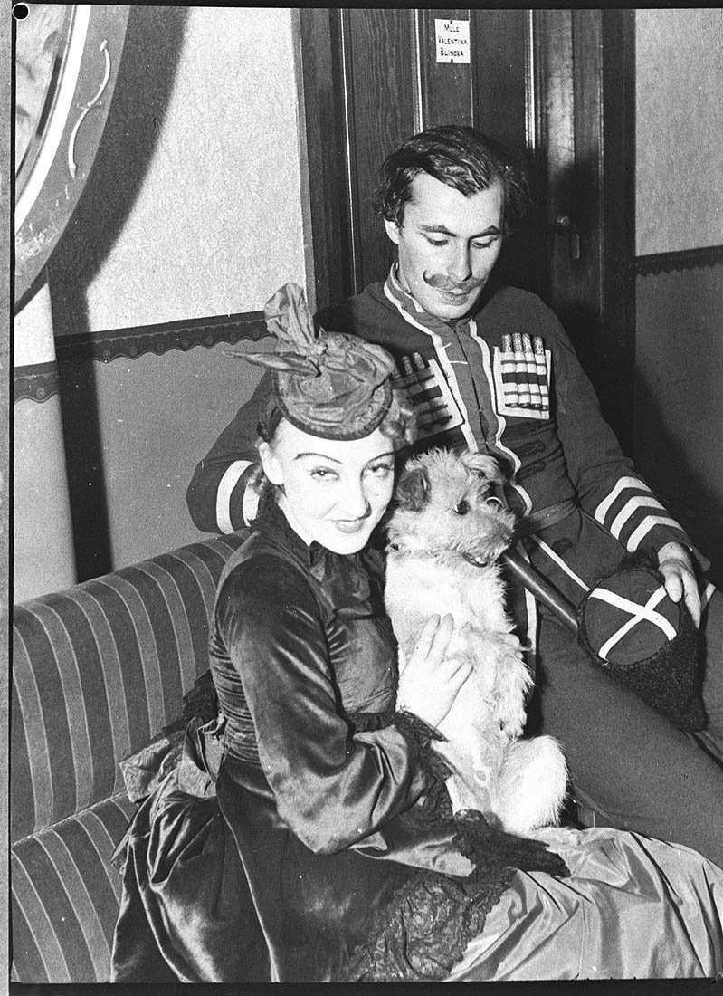 Colonel de Basil ballet dancers Elizabeth Souvorova (Betty Scorer), Aloysius Frank and the dog Apsia, Theatre Royal, Sydney, February 1937 - Sam Hood, Sydney city centre