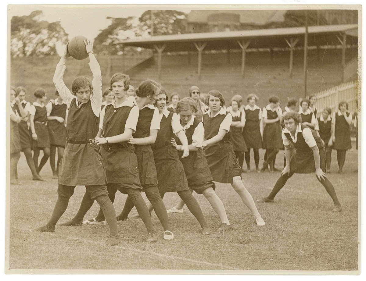 School tunnel ball, Sydney University, ca.1930, by Sam Hood, Camperdown (c. 1930)