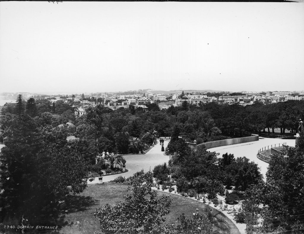 Domain entrance, Sydney, Sydney city centre (c. 1900)