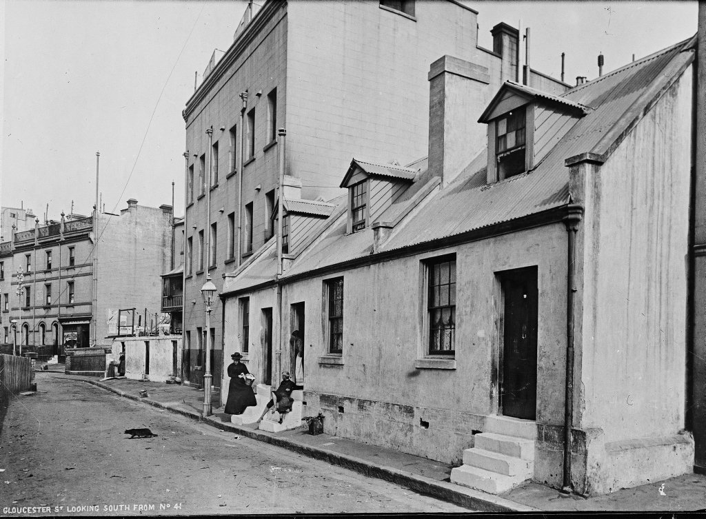 Gloucester Street looking south from No. 41, The Rocks (c. 1900)