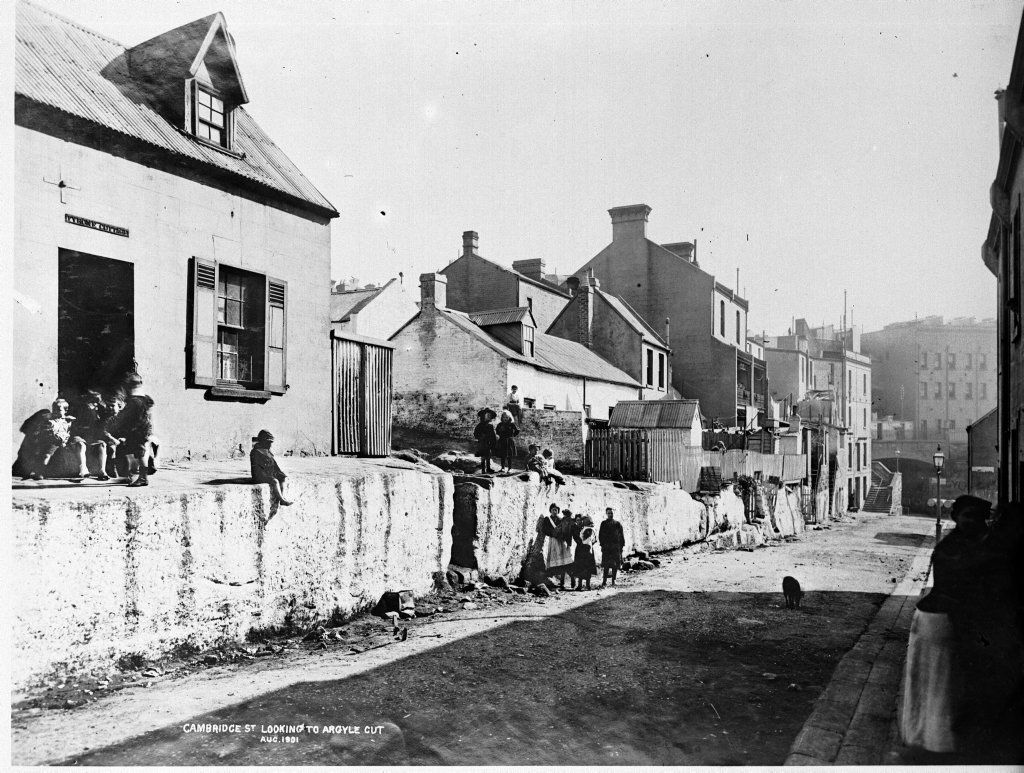 Cambridge Street looking to Argyle Cut, The Rocks (1901–08)