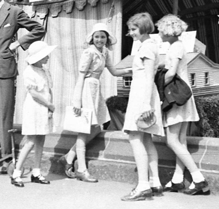Canon Hammond Christmas poor relief appeal tent. December 1938, by Sam Hood (cropped), Sydney