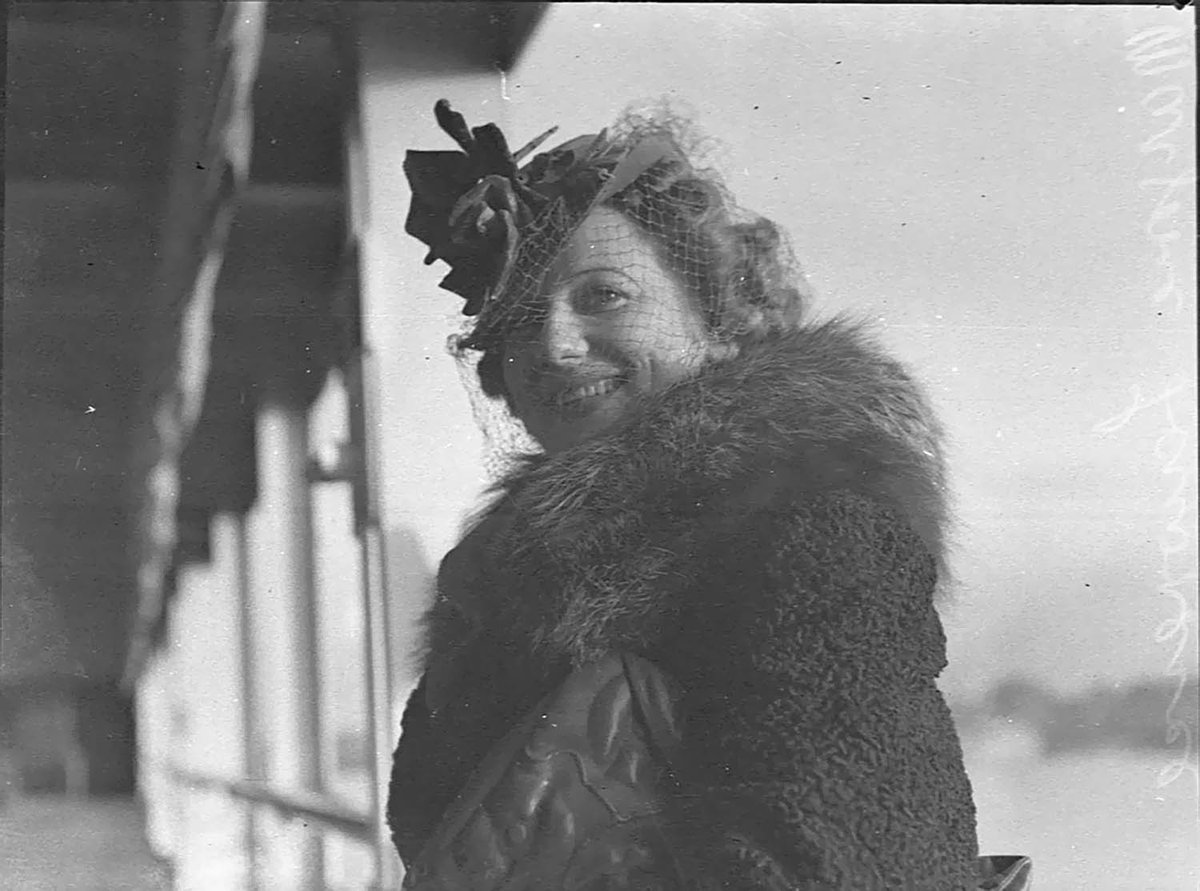 Arrivals by "Monterey"; Marjorie Lawrence, 12 June 1939 Sam Hood, Sydney