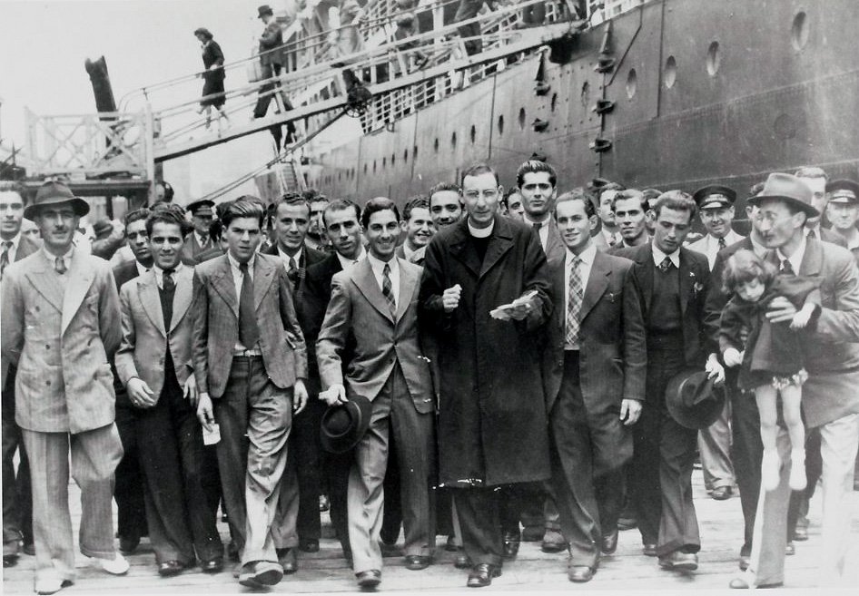 Maltese immigrants land in Sydney from the SS Partizanka, 1948