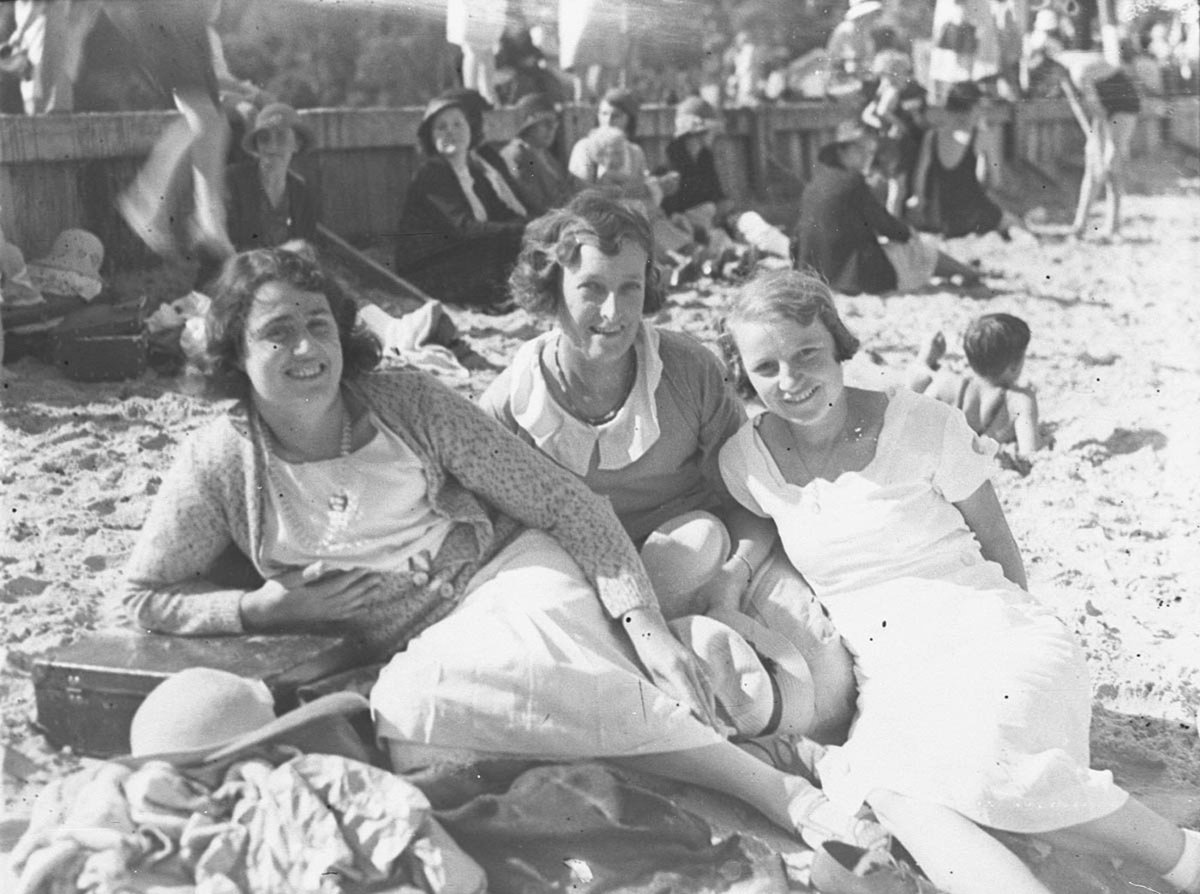 Family picnickers on the beach, 1929, by Ted Hood, Mosman