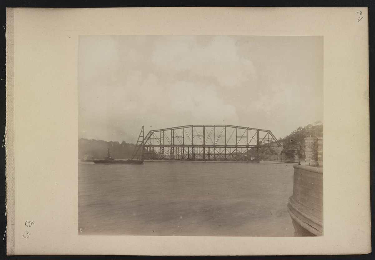 Span of Hawkesbury River Railway Bridge, New South Wales, Australia, on pontoon LCCN2016651650 (1888)