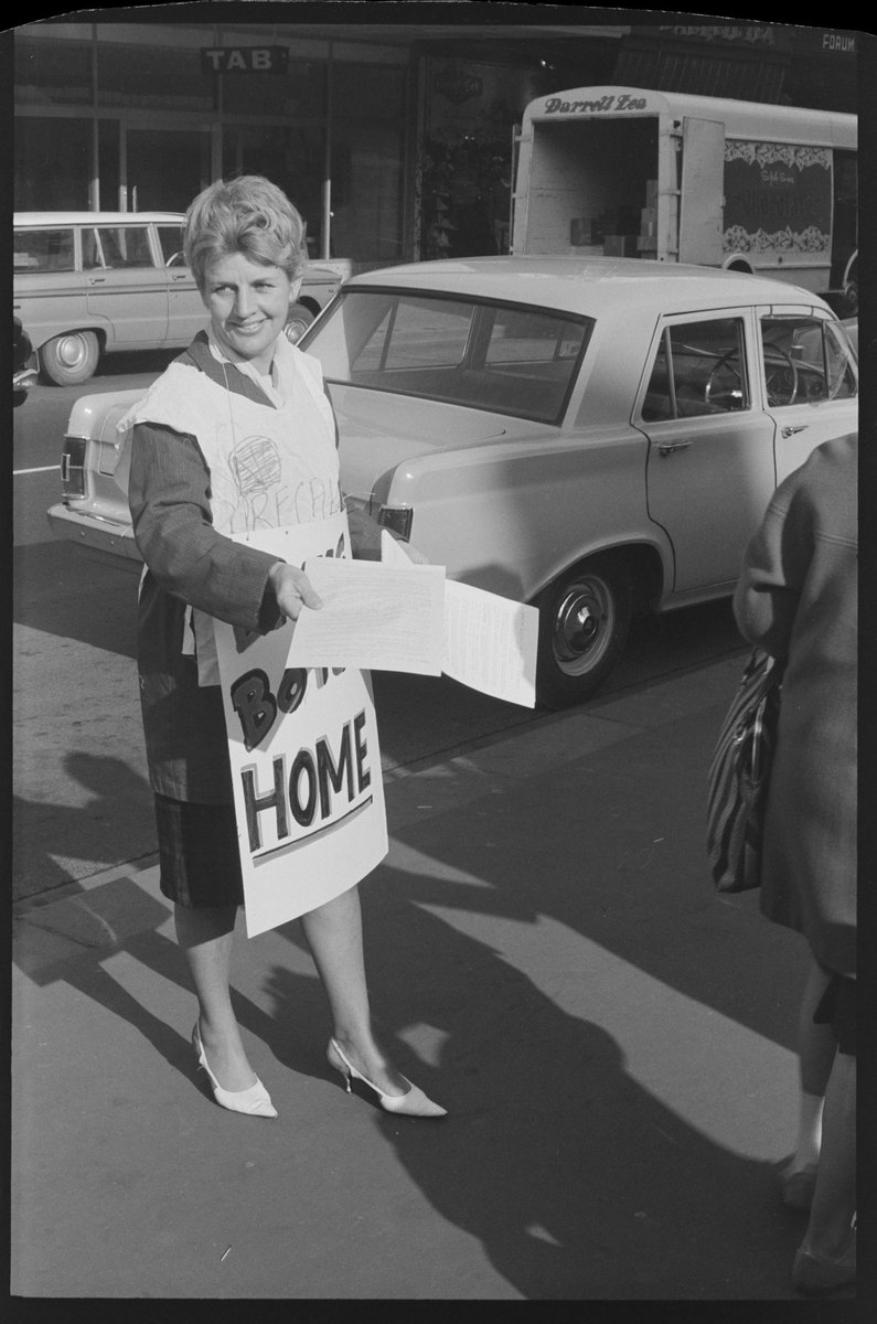 Anti-Vietnam War demonstration, Wynyard St, Sydney, 1965-04-08, Sydney city centre